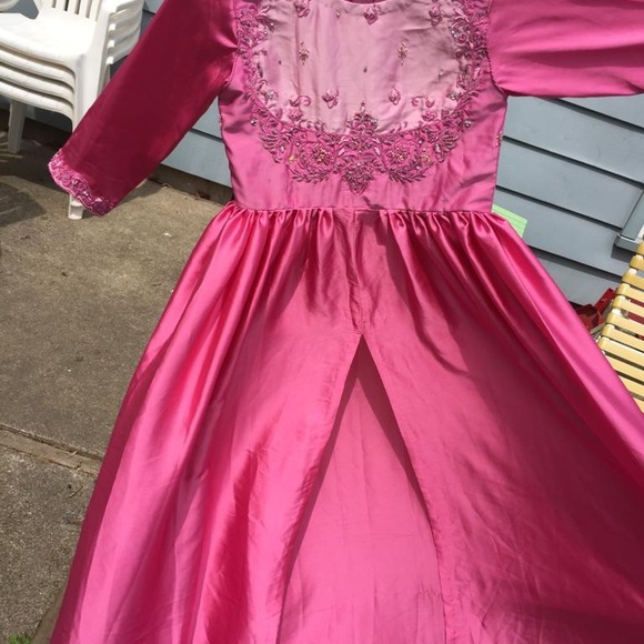 Fancy frock - Picture 3 of 4